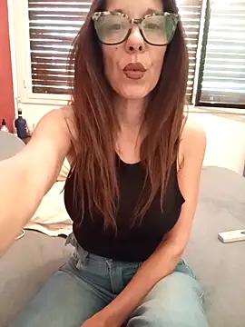 Snapshot of Esmeralda_passion chatting on October 15, 1:46 pm Esmeralda passion online show from October 15, 1:46 pm