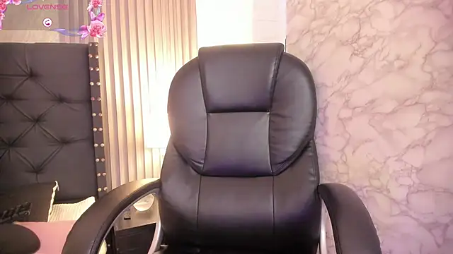 Snapshot of andrea__hills chatting on September 13, 8:39 pm andrea hills online show from September 13, 8:39 pm