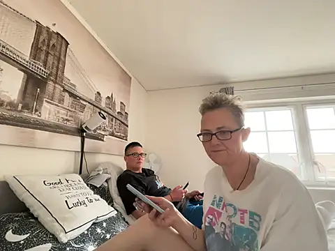 Curvy-Jinx online show from April 21, 7:59 am