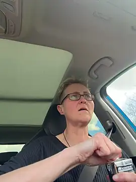 Curvy-Jinx online show from April 18, 1:13 pm