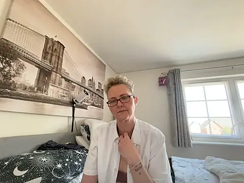 Curvy-Jinx online show from April 23, 10:34 am