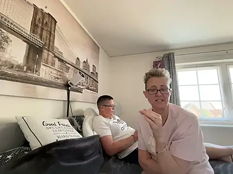 Curvy-Jinx online show from April 22, 9:39 am