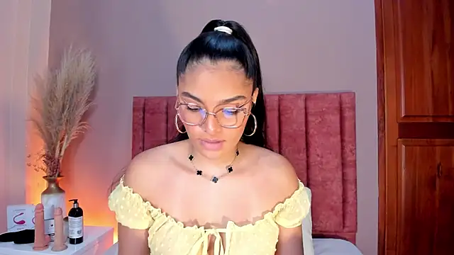 LunaAspen  online show from November 13, 6:07 pm