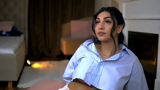 EmaHallee online show from February 7, 4:05 am