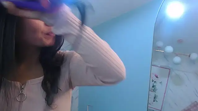 victoria hernandez t  online show from April 23, 1:02 pm