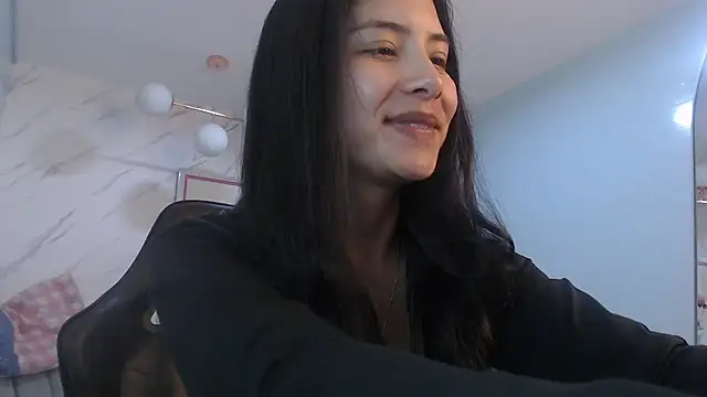 victoria hernandez t  online show from April 15, 1:44 pm