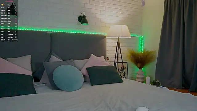 Baby  Lola online show from October 14, 12:52 pm