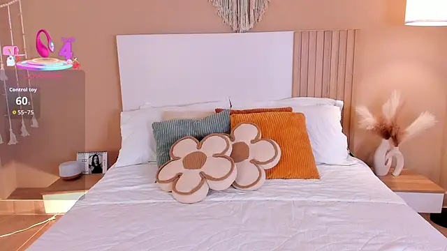 Camila Bustamante online show from April 23, 2:52 pm