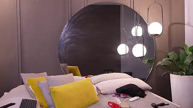 Ariaa Isabell online show from April 23, 6:32 pm