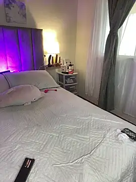 juliana-mancini online show from April 23, 4:09 pm