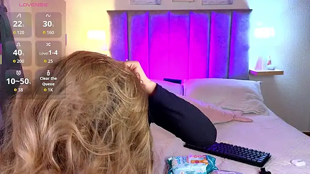 juliana-mancini online show from April 21, 4:14 pm