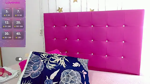 sara arias00 online show from January 6, 1:37 pm