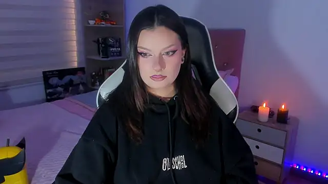 OphelianaRose33 online show from July 2, 10:27 pm