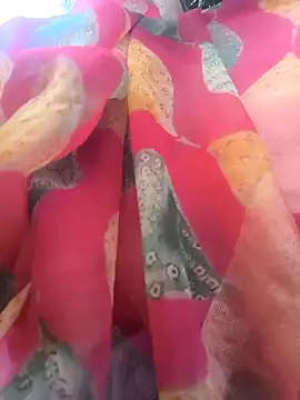 Hot raaani online show from January 15, 11:27 am