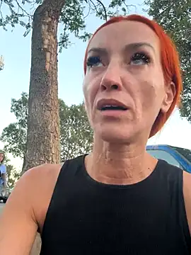 Snapshot of MikaelaBloom chatting on October 13, 5:37 pm MikaelaBloom online show from October 13, 5:37 pm