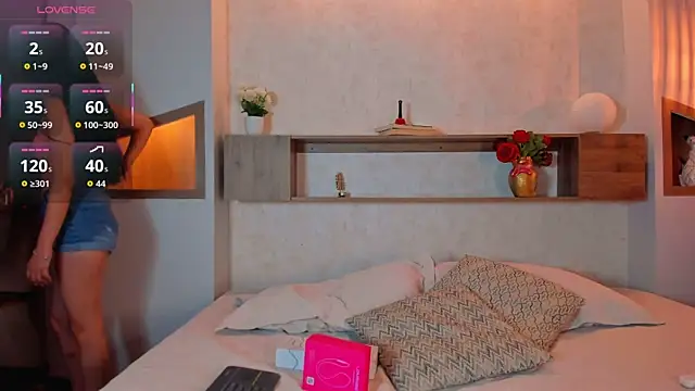 Emilly Beaumont online show from December 14, 1:50 pm