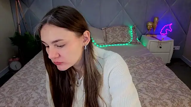 DiamondGoldie online show from October 13, 7:22 am