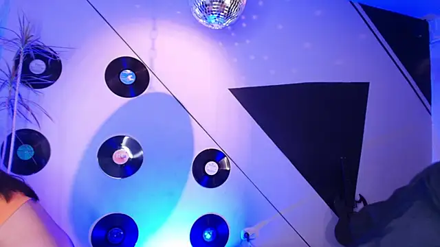 Lilith and Khloe online show from November 29, 11:58 am