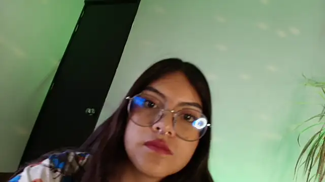 Lilith and Khloe online show from September 16, 11:18 am