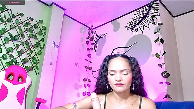 Karen Ariass online show from March 30, 1:54 pm