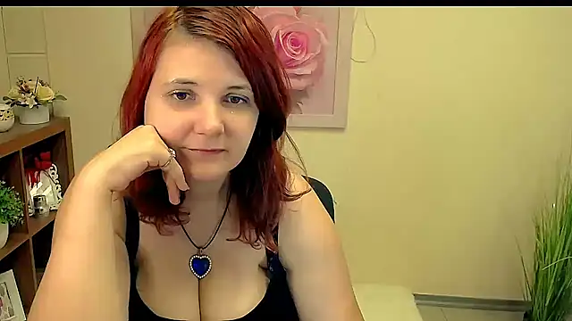 Snapshot of TwoBigSuns chatting on September 12, 7:50 am TwoBigSuns online show from September 12, 7:50 am