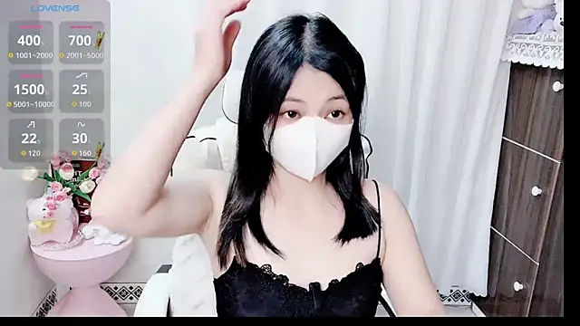 phuongnhi  online show from April 22, 11:40 am