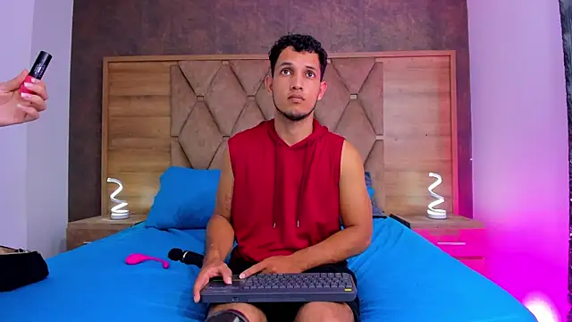 EimyAndMaxi online show from April 22, 8:17 pm