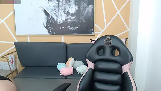 olivia russo  online show from March 15, 1:46 pm