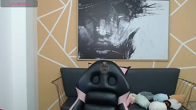 olivia russo  online show from October 24, 8:16 pm