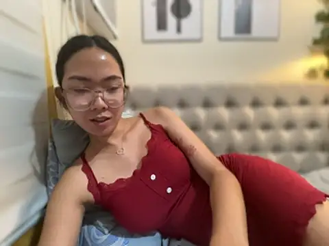 Sluttgwen69 online show from April 29, 3:26 pm