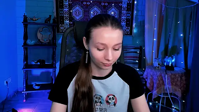 JulieDaniel online show from February 19, 9:09 am