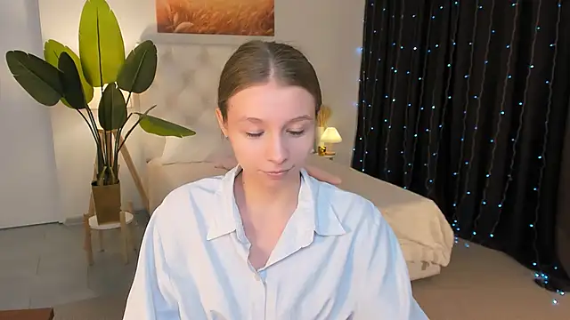 JulieDaniel online show from April 22, 8:44 am