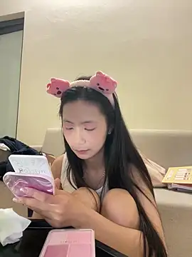 Lil-Gi online show from November 27, 4:43 pm