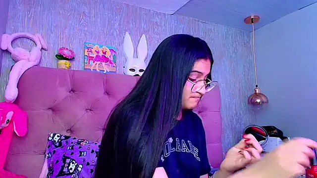 laurenelove online show from December 19, 4:05 am