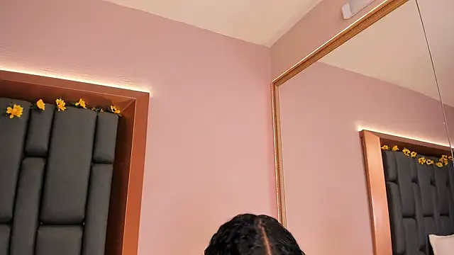 LisaMendez online show from December 2, 4:47 am