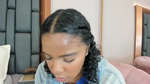 LisaMendez online show from September 20, 4:11 am