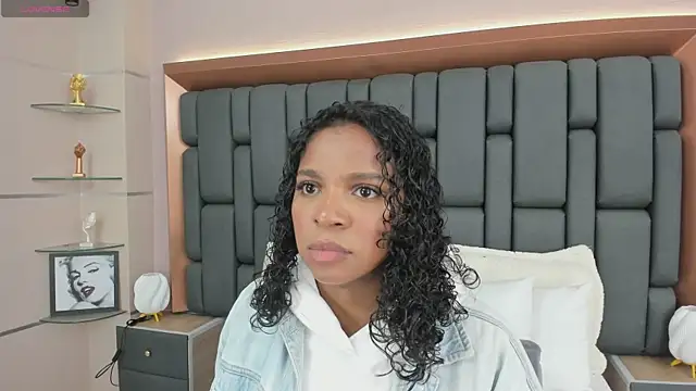 LisaMendez online show from October 19, 4:14 am