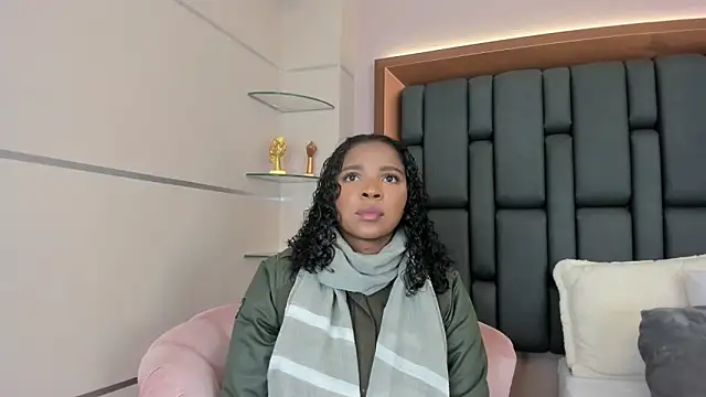 LisaMendez online show from September 24, 3:38 am