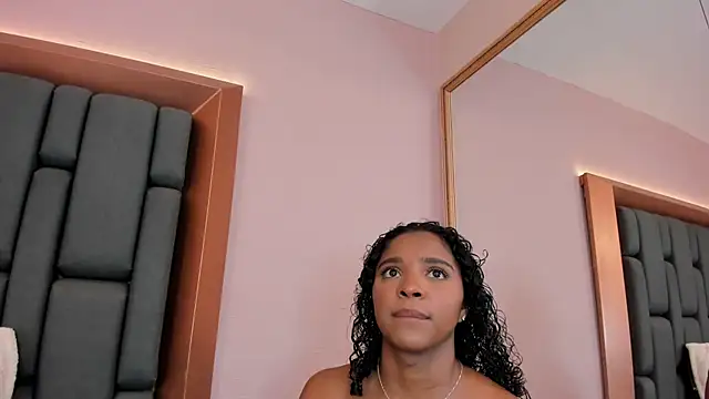 LisaMendez online show from September 19, 3:49 am