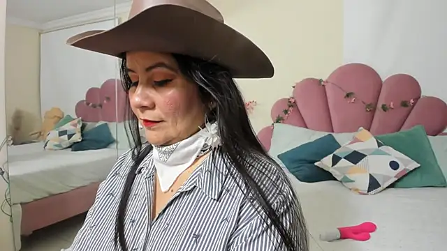 kiraGeiner online show from January 5, 7:17 pm