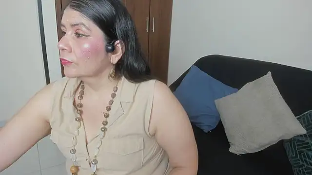 kiraGeiner online show from April 24, 2:25 am