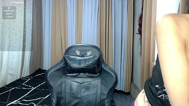 kourtneyluv  online show from November 6, 8:20 am