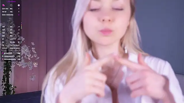 AccaCroyle online show from April 17, 9:50 pm