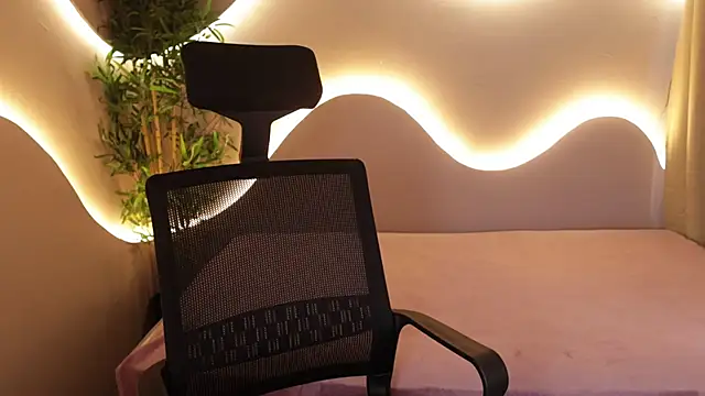 Emma and Issac online show from March 26, 10:11 pm