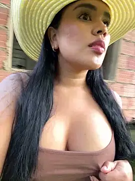 laure torres online show from April 24, 12:30 pm