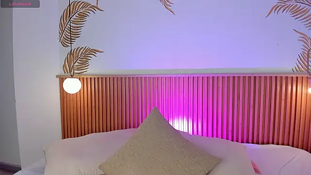 Valleriie  online show from November 10, 2:45 pm