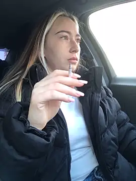 Reina Cummings online show from October 1, 5:01 am