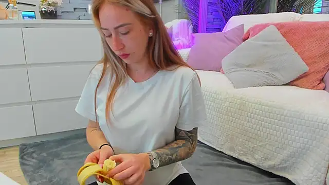 Reina Cummings online show from June 8, 5:30 am