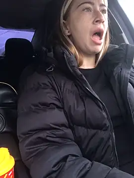 Reina Cummings online show from October 16, 5:21 am