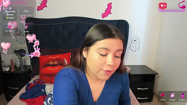 Snapshot of LucyPetit chatting on October 1, 2:11 pm LucyPetit online show from October 1, 2:11 pm